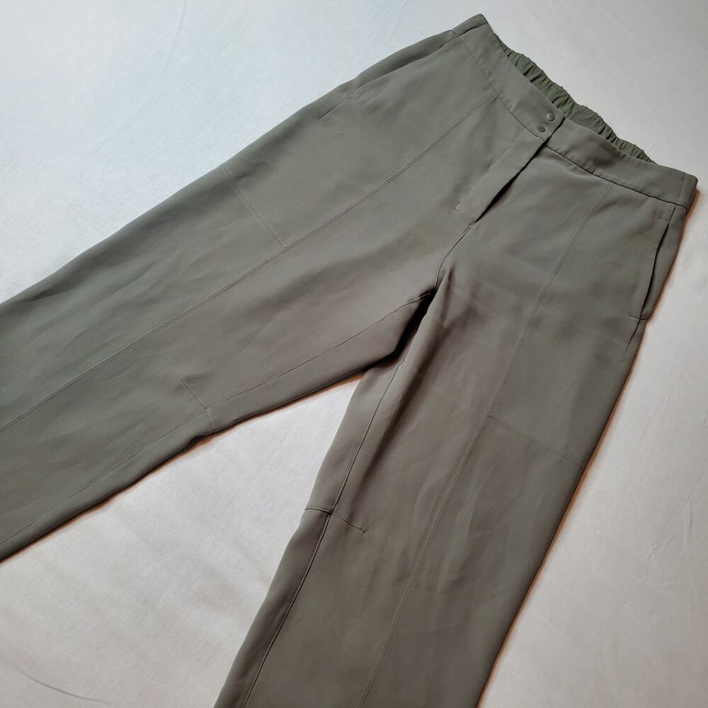 Lululemon Women's Size 28 Dynamic Days Pant Travel Woven Gray Sage W5EIRS